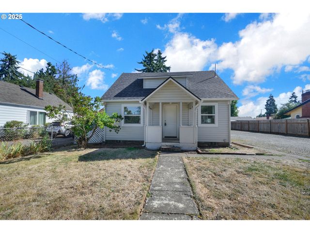 455 S 38TH St, Springfield, OR 97478