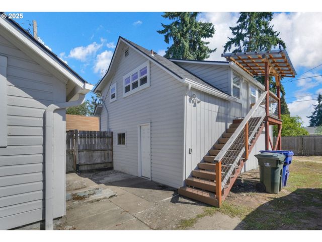455 S 38TH St, Springfield, OR 97478