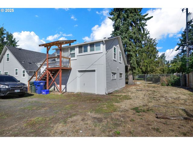 455 S 38TH St, Springfield, OR 97478