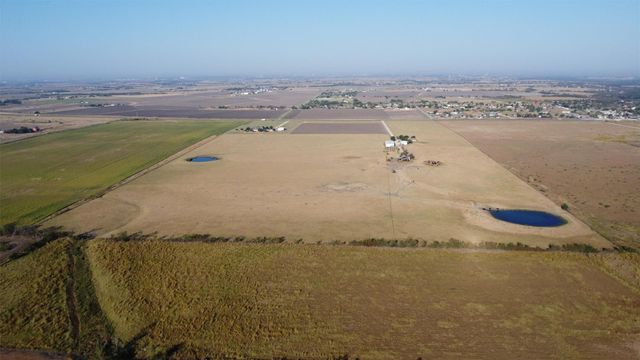 19919 Fm 973 RD N, Coupland, TX 78615