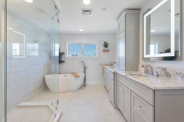 19 Bridge St Unit 3, Kittery, ME 03904