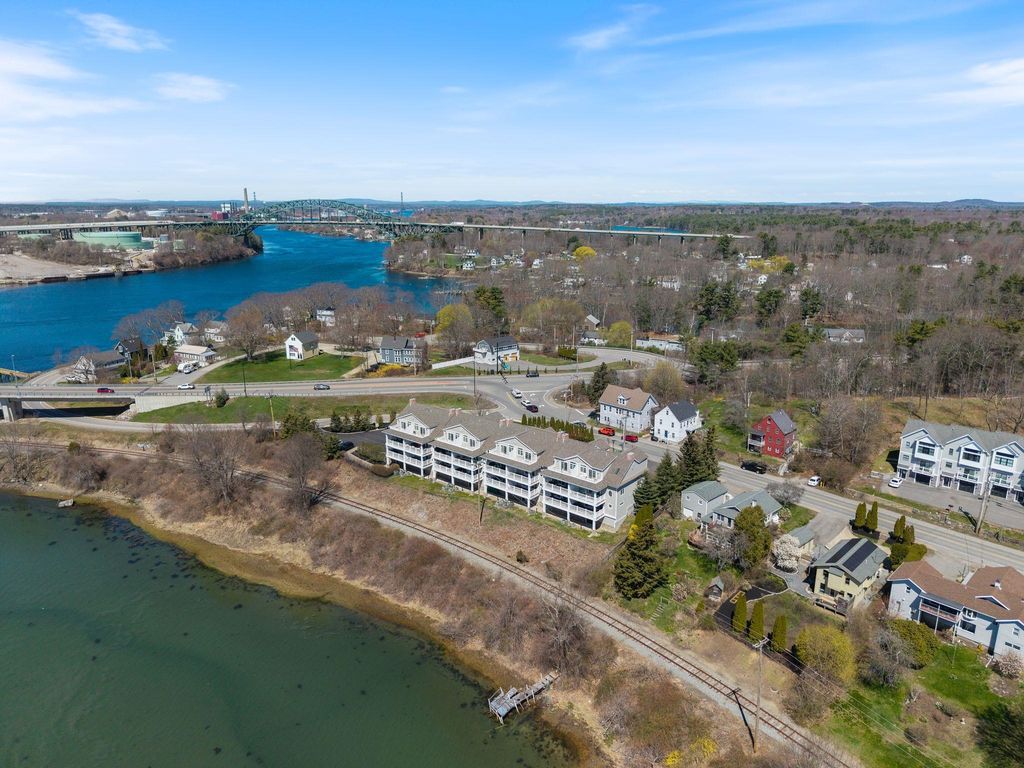 19 Bridge St Unit 3, Kittery, ME 03904