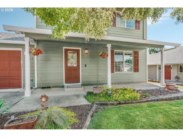 1233 Sw FIR Ct, Dundee, OR 97115