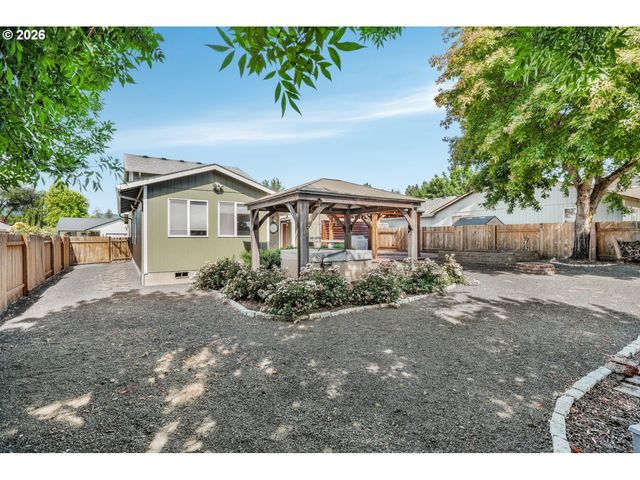 1233 Sw FIR Ct, Dundee, OR 97115