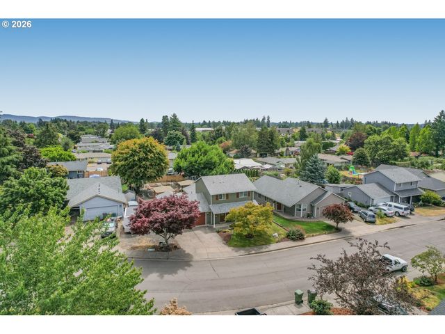 1233 Sw FIR Ct, Dundee, OR 97115