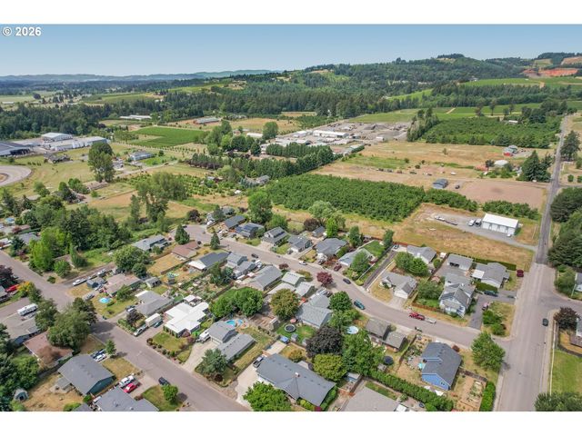 1233 Sw FIR Ct, Dundee, OR 97115