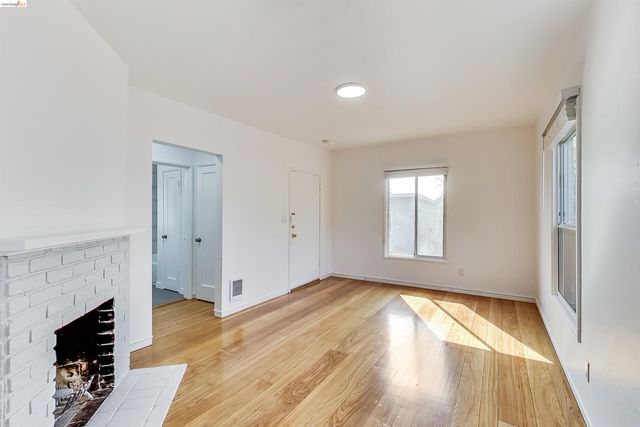 1207 University Ave, Berkeley, CA 94702