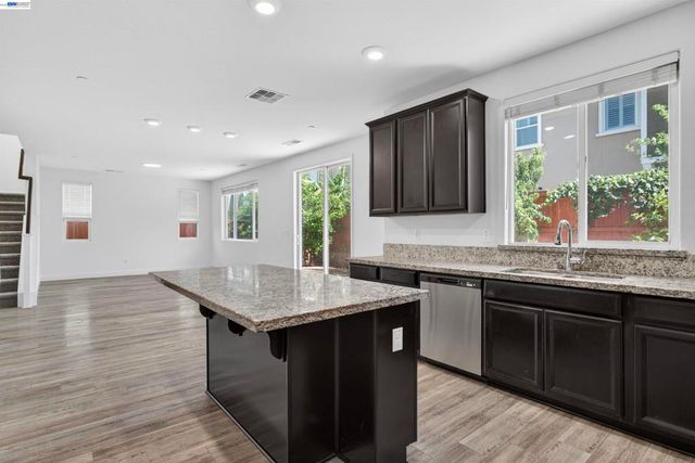 532 E Isidoro Ave, Mountain House, CA 95391
