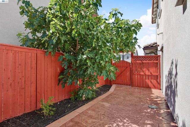 532 E Isidoro Ave, Mountain House, CA 95391