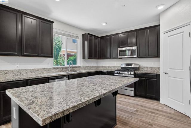 532 E Isidoro Ave, Mountain House, CA 95391