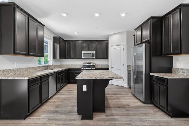 532 E Isidoro Ave, Mountain House, CA 95391