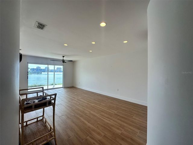 400 LARBOARD WAY 105, Clearwater Beach, FL 33767