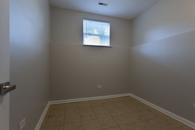 6667 S Michigan Avenue 1, Chicago, IL 60637