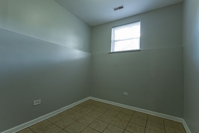 6667 S Michigan Avenue 1, Chicago, IL 60637