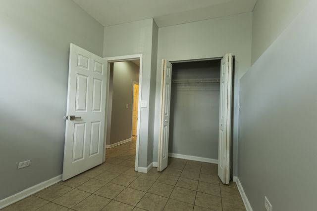 6667 S Michigan Avenue 1, Chicago, IL 60637
