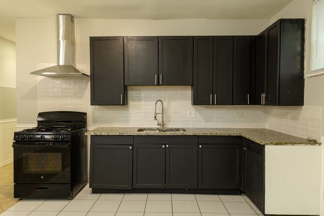 6667 S Michigan Avenue 1, Chicago, IL 60637