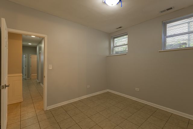 6667 S Michigan Avenue 1, Chicago, IL 60637