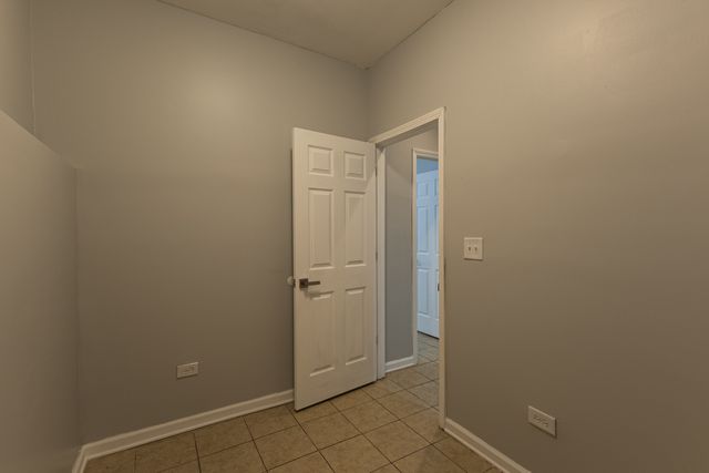 6667 S Michigan Avenue 1, Chicago, IL 60637