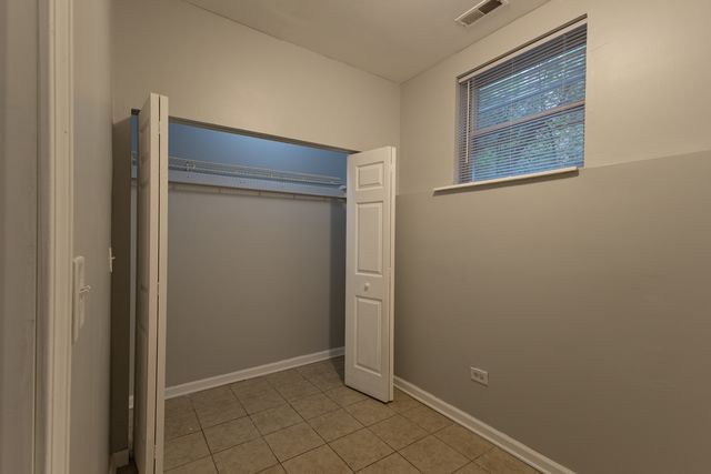 6667 S Michigan Avenue 1, Chicago, IL 60637