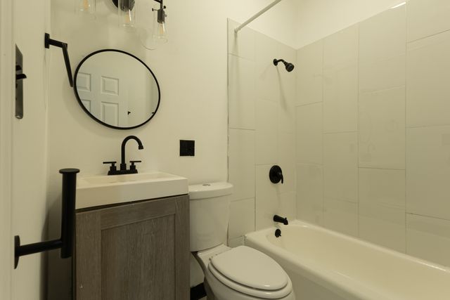6667 S Michigan Avenue 1, Chicago, IL 60637
