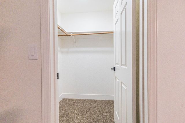 901 Barnett Way, Madera, CA 93637