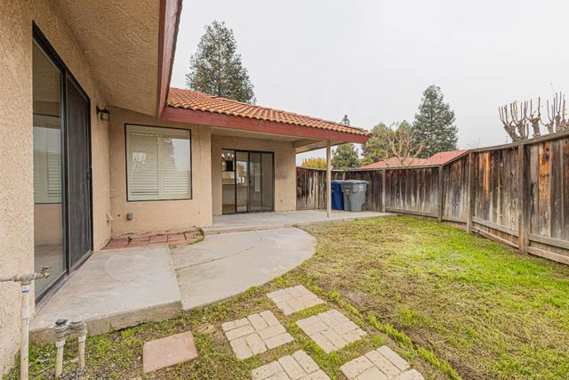 901 Barnett Way, Madera, CA 93637