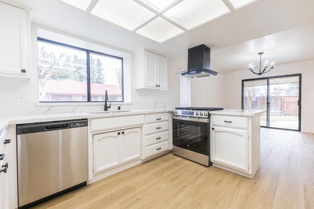 901 Barnett Way, Madera, CA 93637