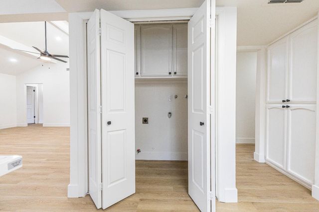 901 Barnett Way, Madera, CA 93637