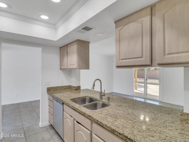 4949 W ROYAL PALM Road, Glendale, AZ 85302