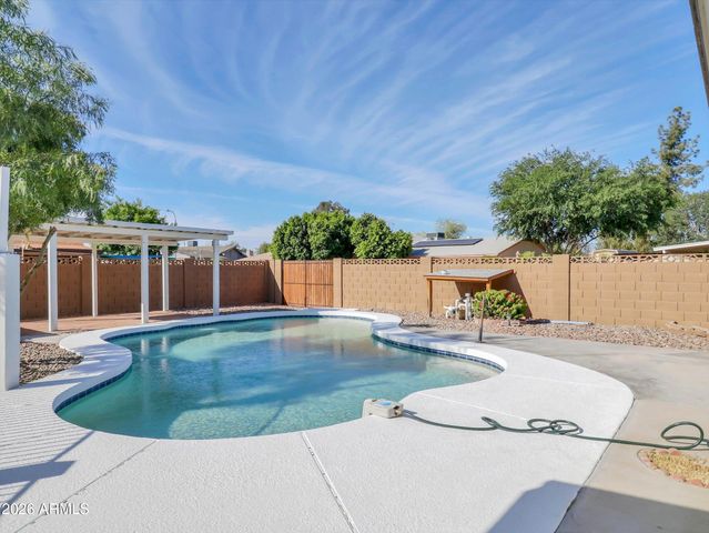 4949 W ROYAL PALM Road, Glendale, AZ 85302