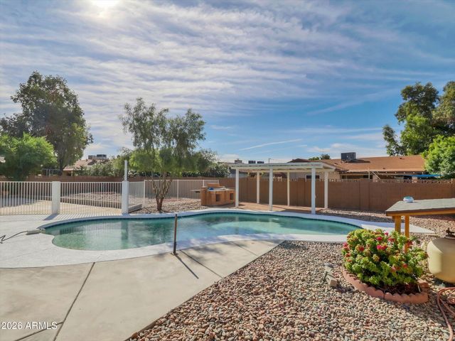 4949 W ROYAL PALM Road, Glendale, AZ 85302
