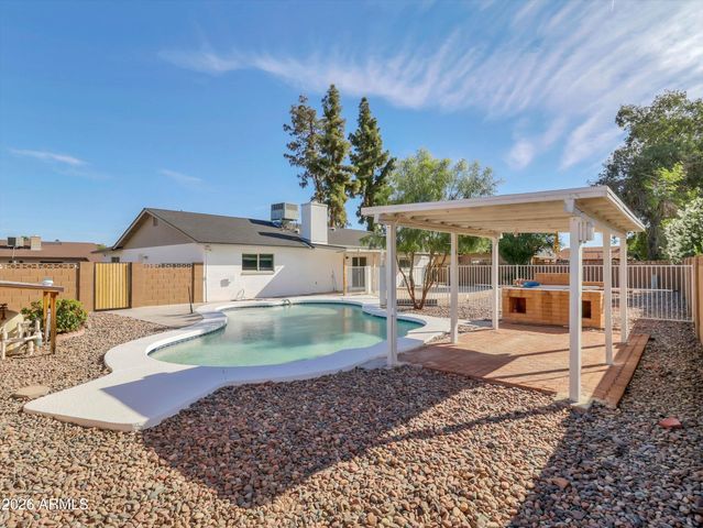 4949 W ROYAL PALM Road, Glendale, AZ 85302