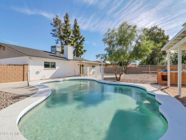 4949 W ROYAL PALM Road, Glendale, AZ 85302