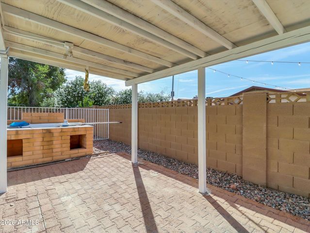 4949 W ROYAL PALM Road, Glendale, AZ 85302