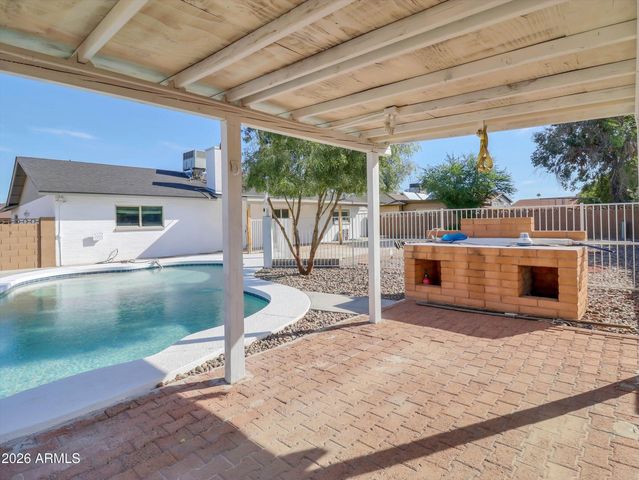 4949 W ROYAL PALM Road, Glendale, AZ 85302