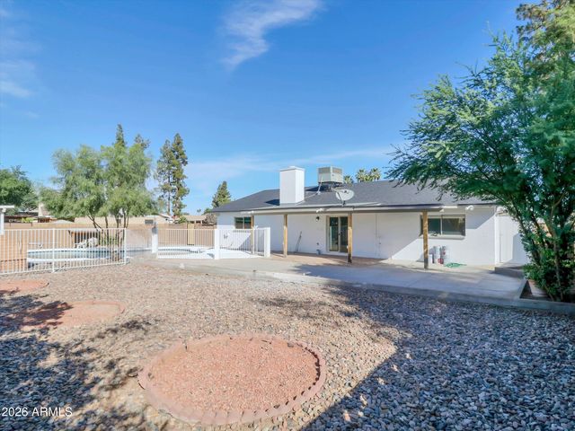 4949 W ROYAL PALM Road, Glendale, AZ 85302