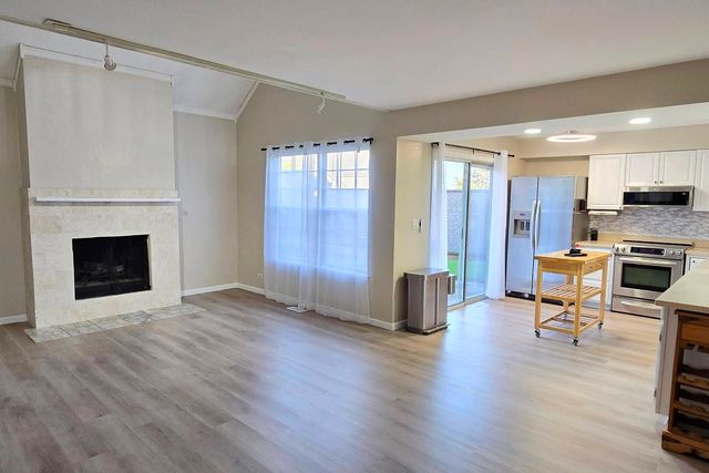 963 Taylor Drive, Gurnee, IL 60031