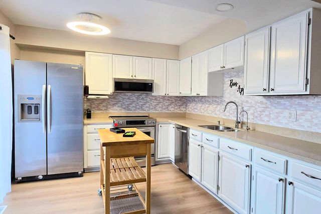 963 Taylor Drive, Gurnee, IL 60031