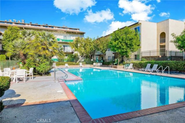 5460 White Oak F303, Encino, CA 91316