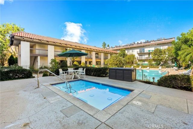 5460 White Oak F303, Encino, CA 91316