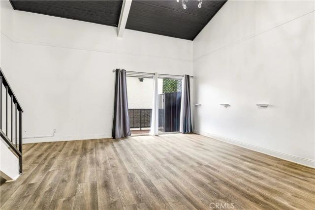 5460 White Oak F303, Encino, CA 91316