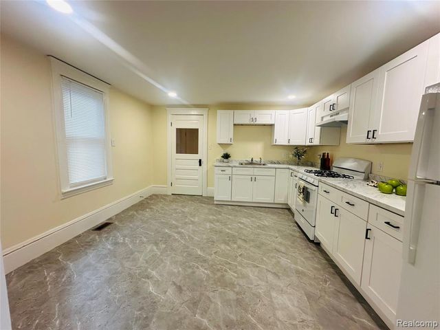 18576 Jefferson, Riverview, MI 48193