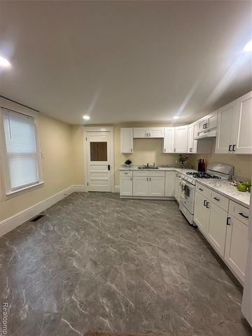 18576 Jefferson, Riverview, MI 48193