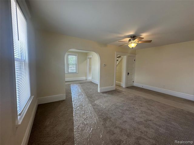 18576 Jefferson, Riverview, MI 48193