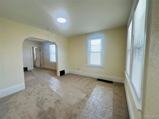 18576 Jefferson, Riverview, MI 48193