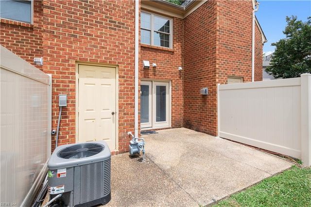 924 Lucas Creek Rd Apt 2, Newport News, VA 23608