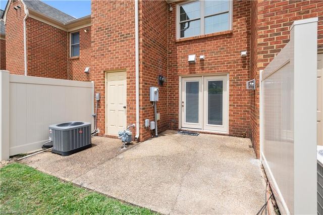 924 Lucas Creek Rd Apt 2, Newport News, VA 23608