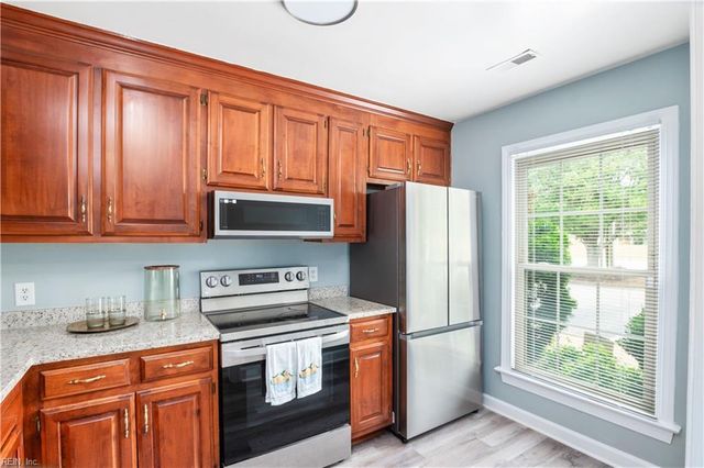 924 Lucas Creek Rd Apt 2, Newport News, VA 23608