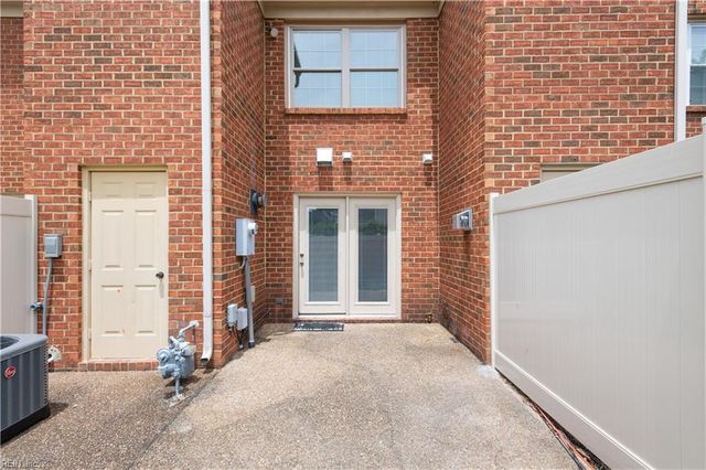 924 Lucas Creek Rd Apt 2, Newport News, VA 23608