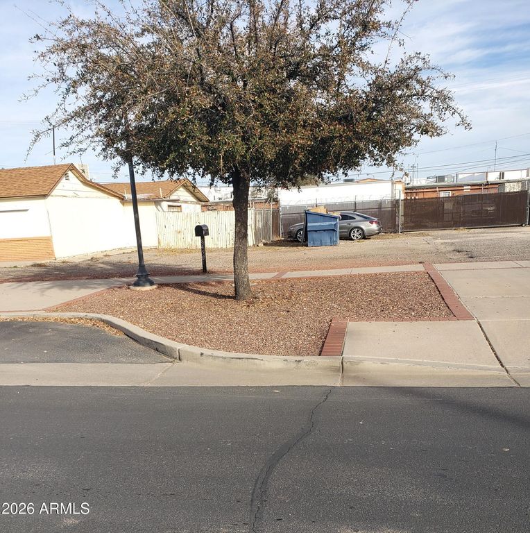 8450 W WASHINGTON Street, Peoria, AZ 85345 — photo 2